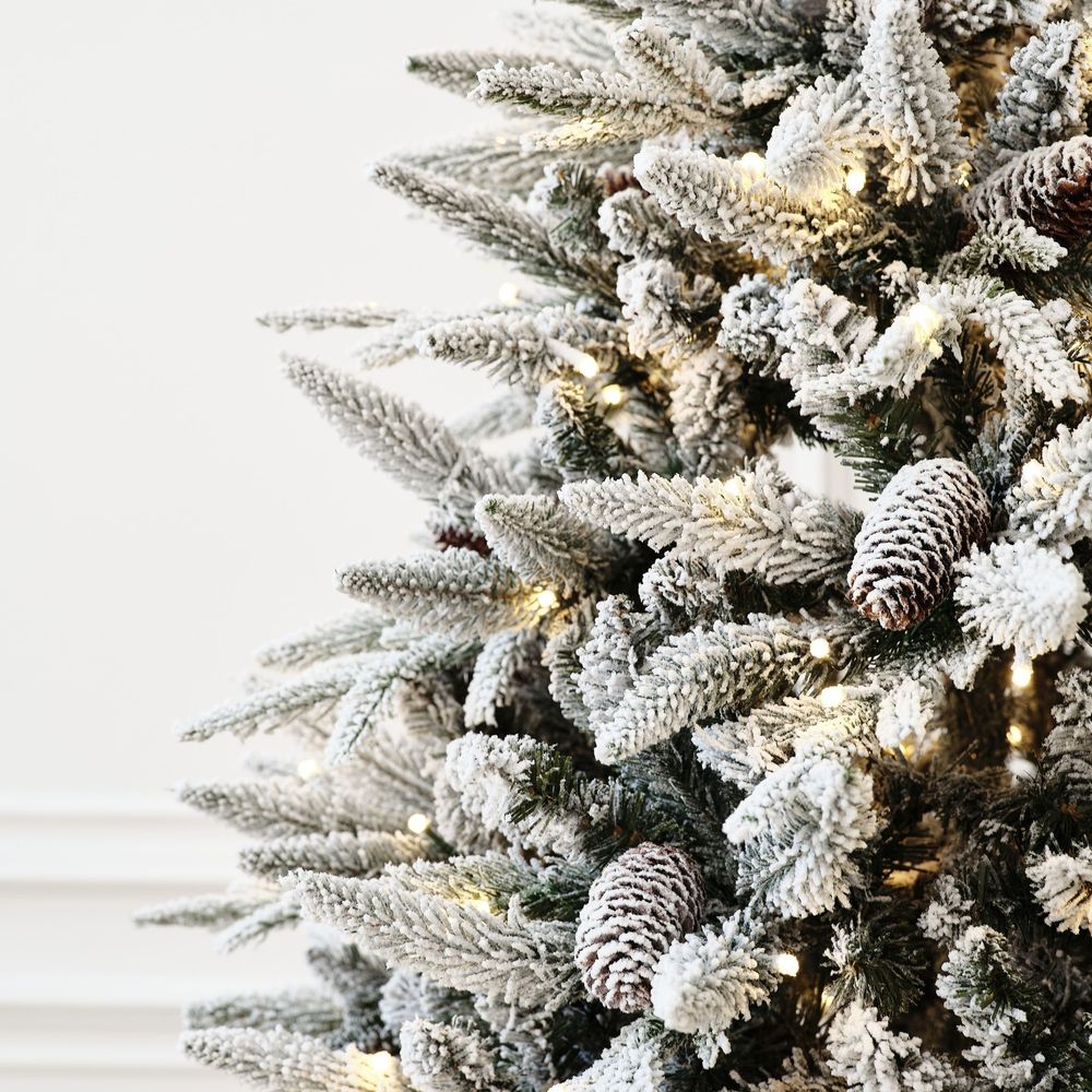 Заснеженная елка с гирляндой встроенной «ile Grande» (Литая+пвх) 180 см / 1,8 м