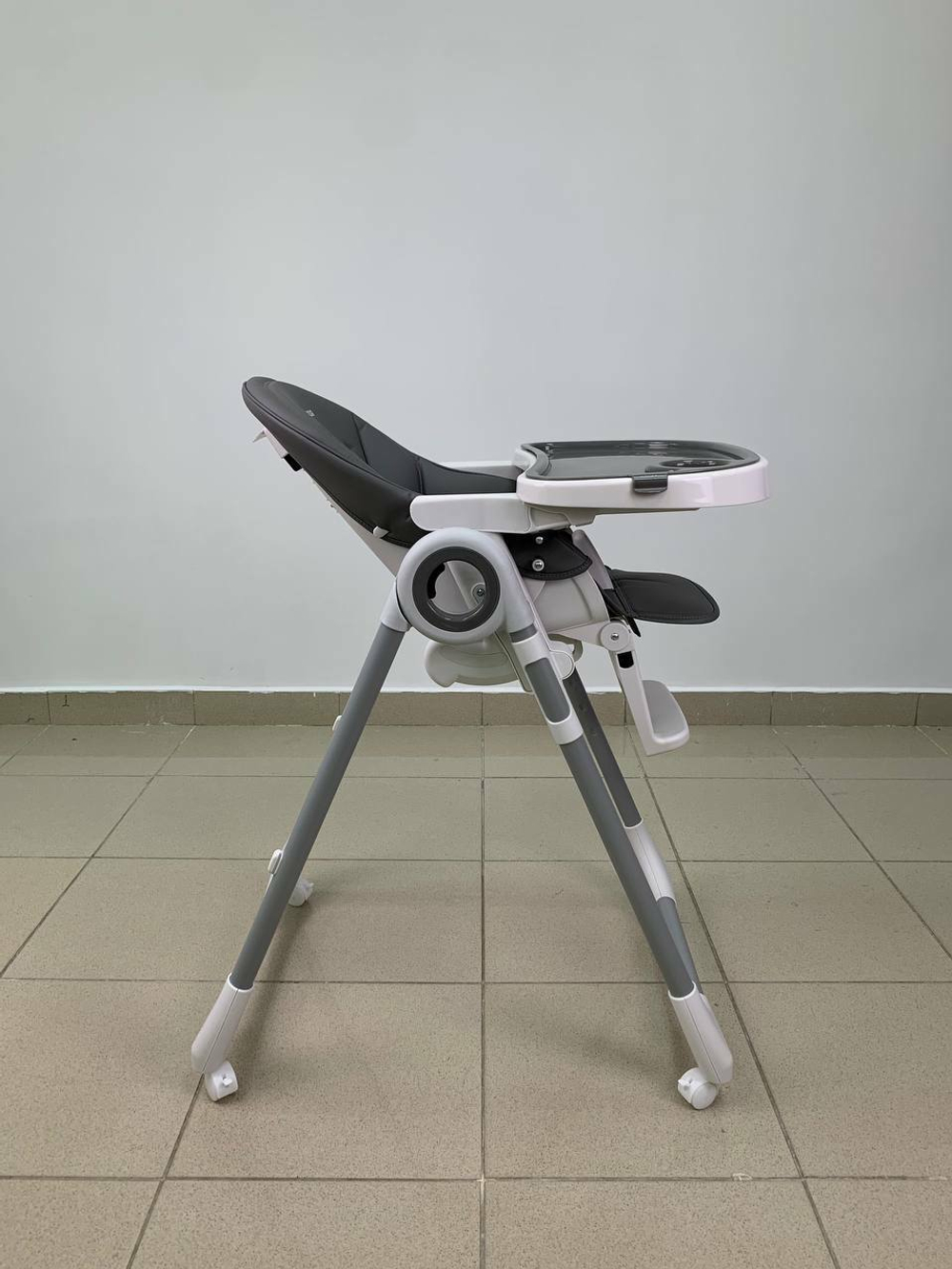 Стульчик для кормления Luxmom Q1