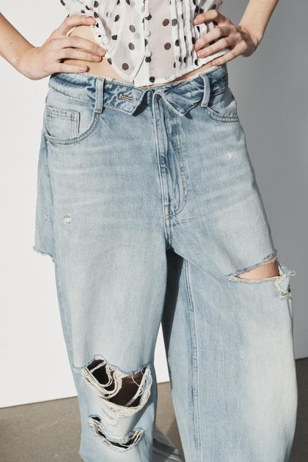 ZARA ДЖИНСЫ TRF СО СРЕДНЕЙ ПОСАДКОЙ И ОТЛОЖНЫМ ПОЯСОМ, ГОЛУБОЙ