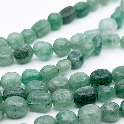 Авантюрин бусины (кварц с фукситом), фриформ, размер около 9-11*7,5-9,5 мм, цена за отрезок 19 см (1/2 нити)