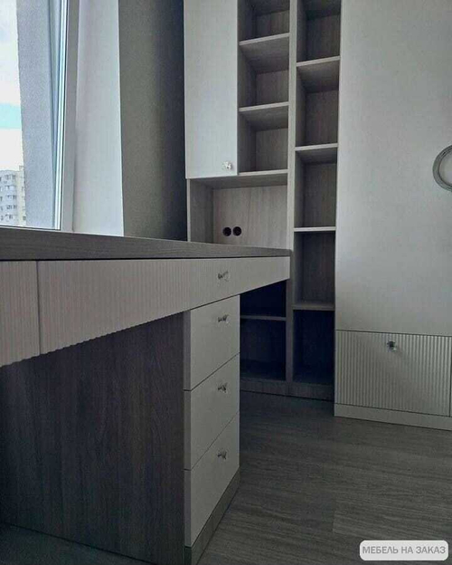 Рабочая зона у окна для двоих