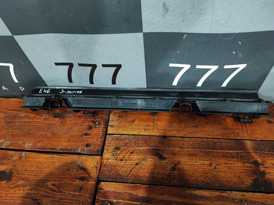 Кронштейн радиатора BMW 3-Series (E46) 98-10 Б/У Оригинал 17111436245