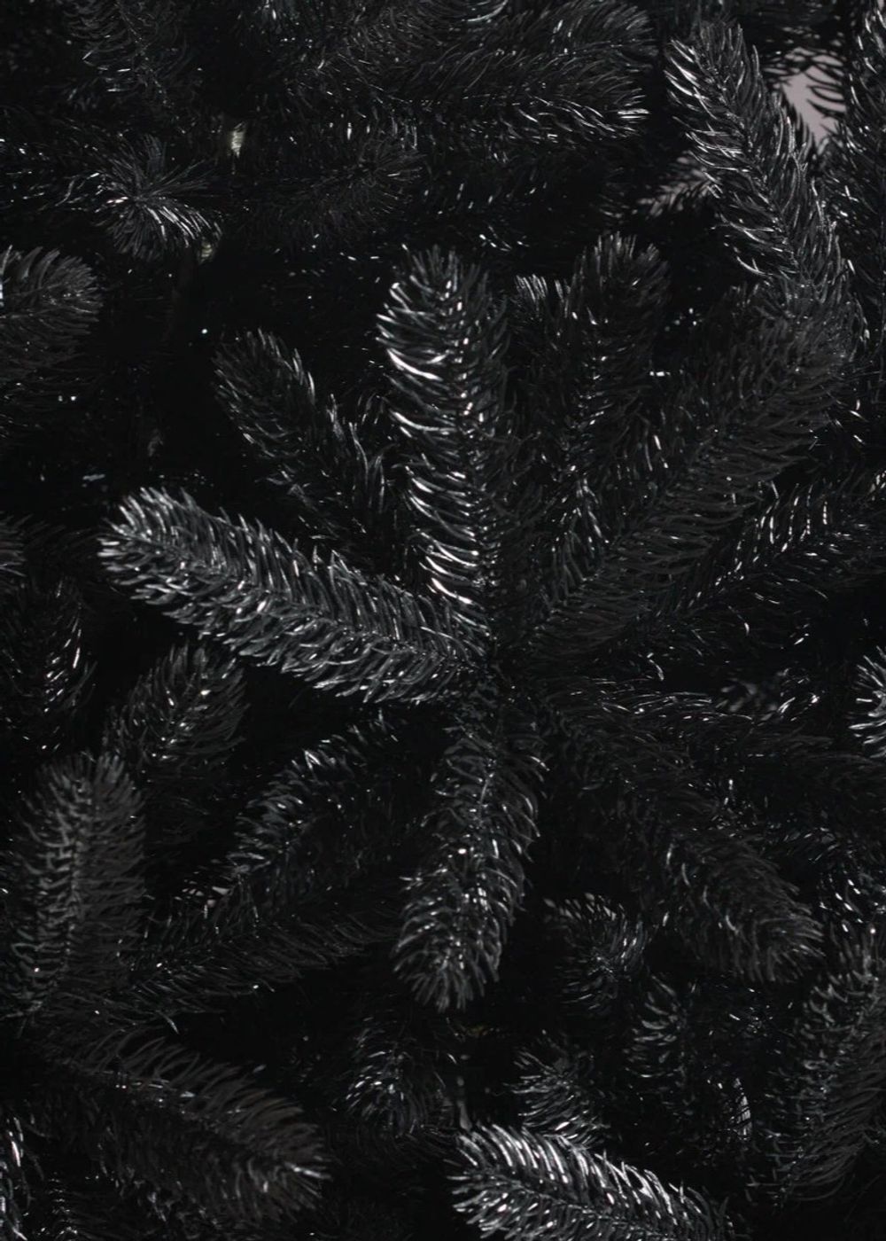 Искусственная черная елка «Фэнтези» (Литая хвоя) 250 см / 2,5 м