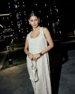 Платье в молочном цвете с пайетками