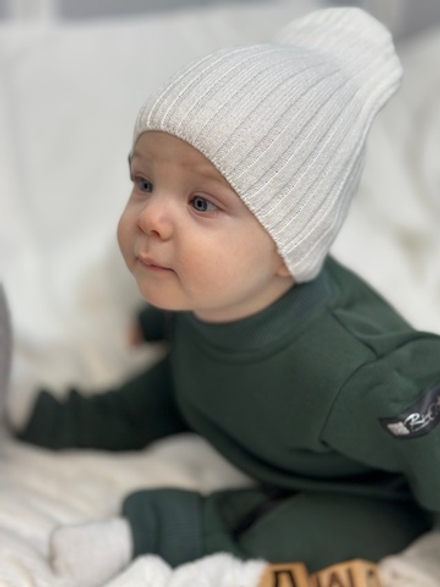 Шапочка вязаная в рубчик Чиполлино Сахар полушерсть RinaAmari