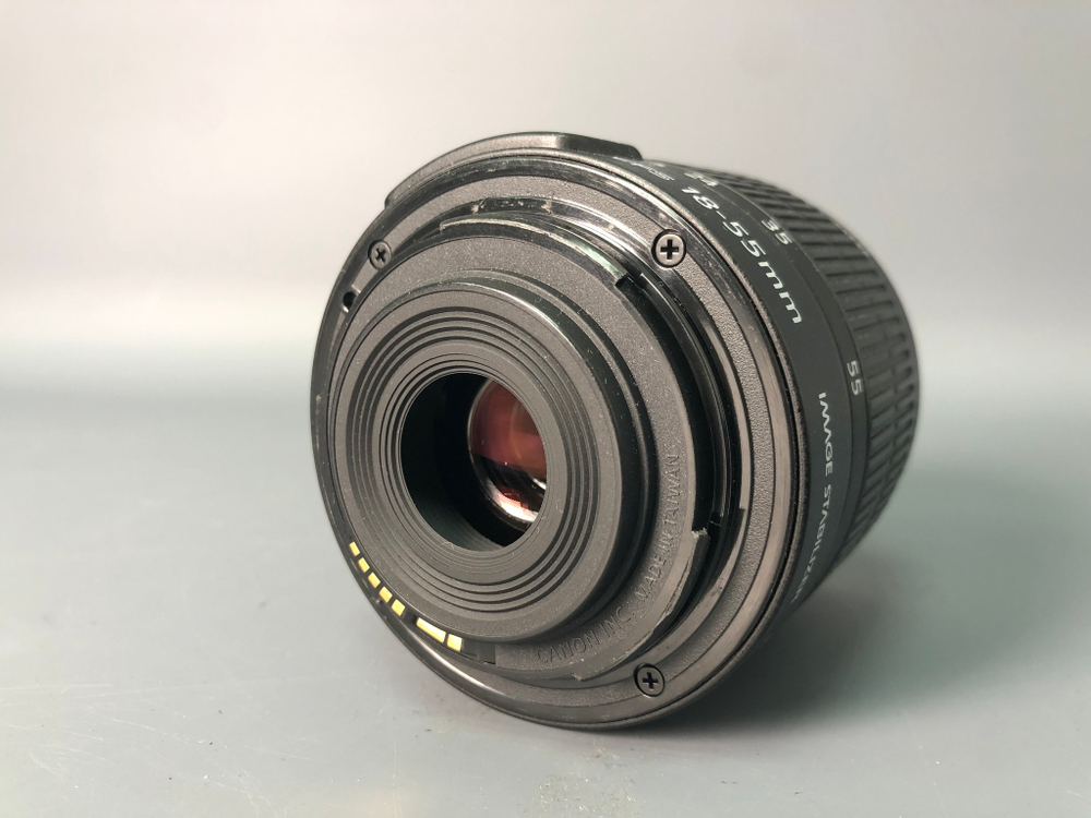 Canon 1100D Kit 18-55mm, 5140 кадров, есть царапины.