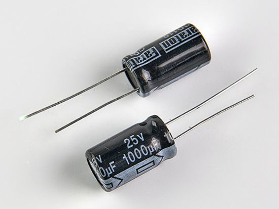 Конденсатор электролитический 1000мкФ 25в 105°С CD110 / 10х16 / FARATON