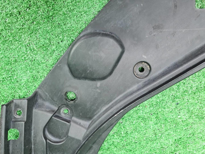 Кожух замка капота Maserati Levante (2016-2020)