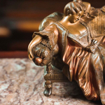 Бронзовая скульптура «Дама на софе»