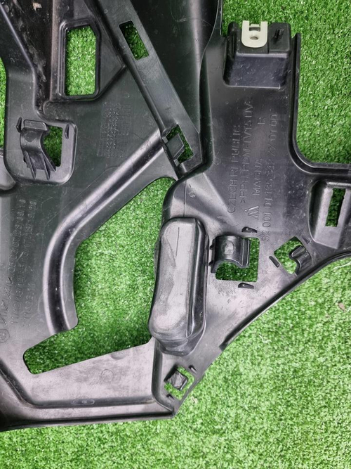 Кронштейн ПТФ правый BMW X1 F48 (2019-2022)