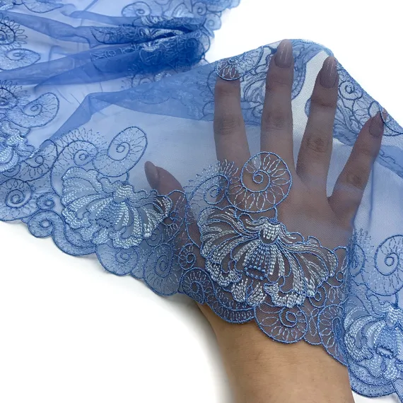 Вышивка на сетке эластичная голубая 23 см