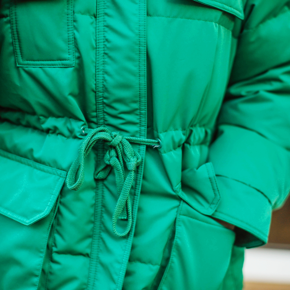 Куртка - пуховик Monte Cervino женская  с отстегивающимся капюшоном с поясом на талии ,зеленого цвета (цвет газона)