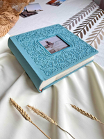 Фотоальбом Делюкс на 200 фото 10х15 см, бум. листы, книж. переплет, с окном suede gri mavi "голубой под замшу"