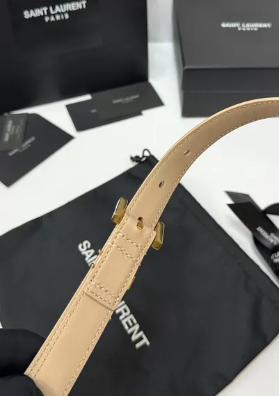 Ремень SAINT LAURENT с пряжкой CASSANDRE из зернистой кожи