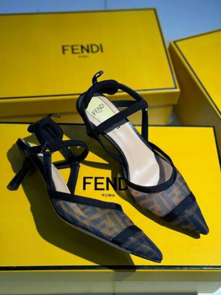 Босоножки Fendi