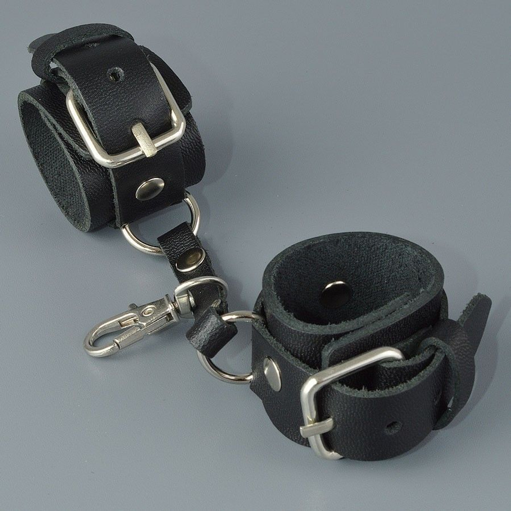 Черный кожаный брелок в виде наручников (Цвет: черный)