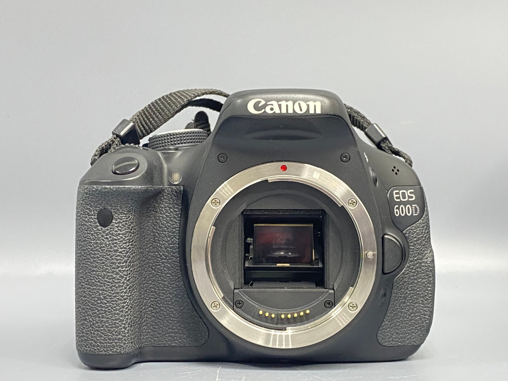 Canon 600D kit 18-55mm IS II 30.000 кадров