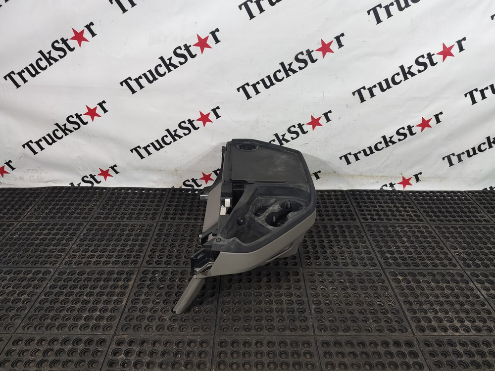 Панель торпедо центральная 2020г.