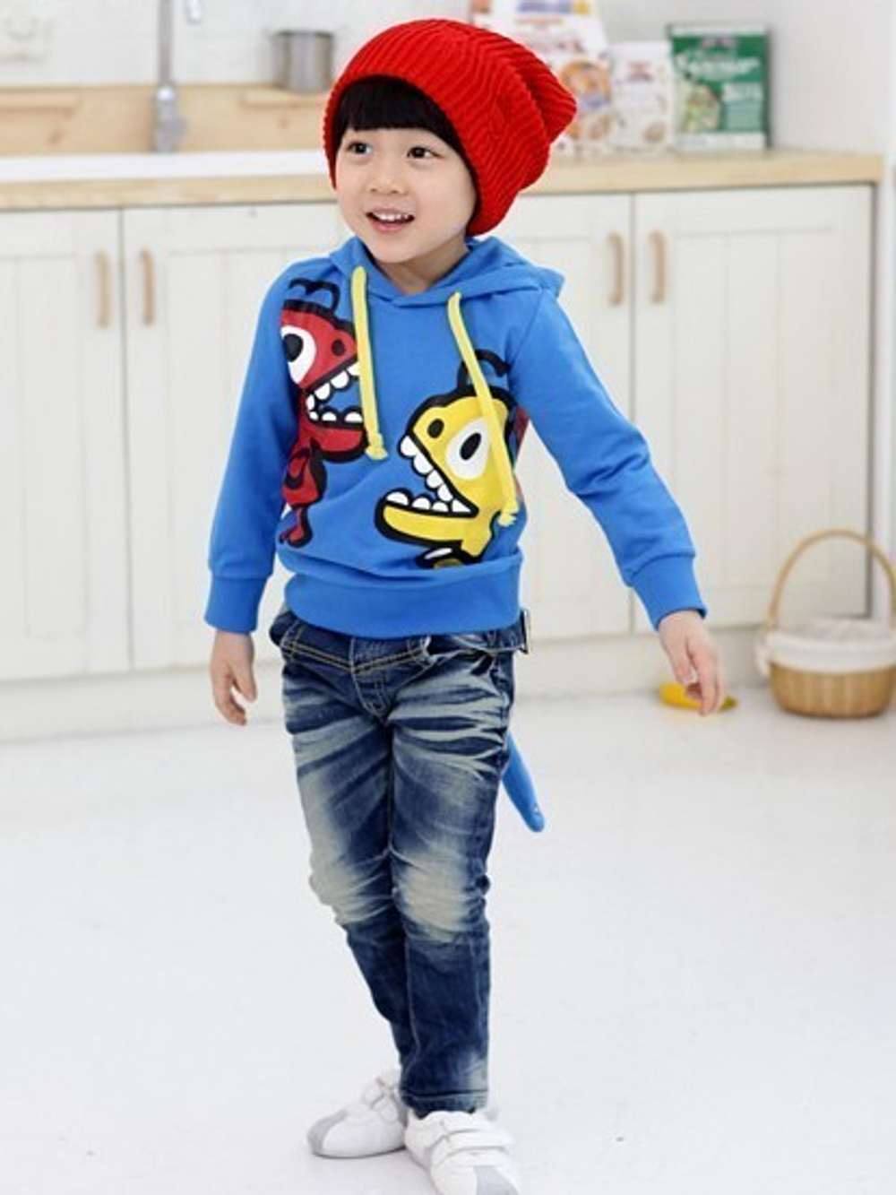 Худи детское с принтами динозавров и хвостом