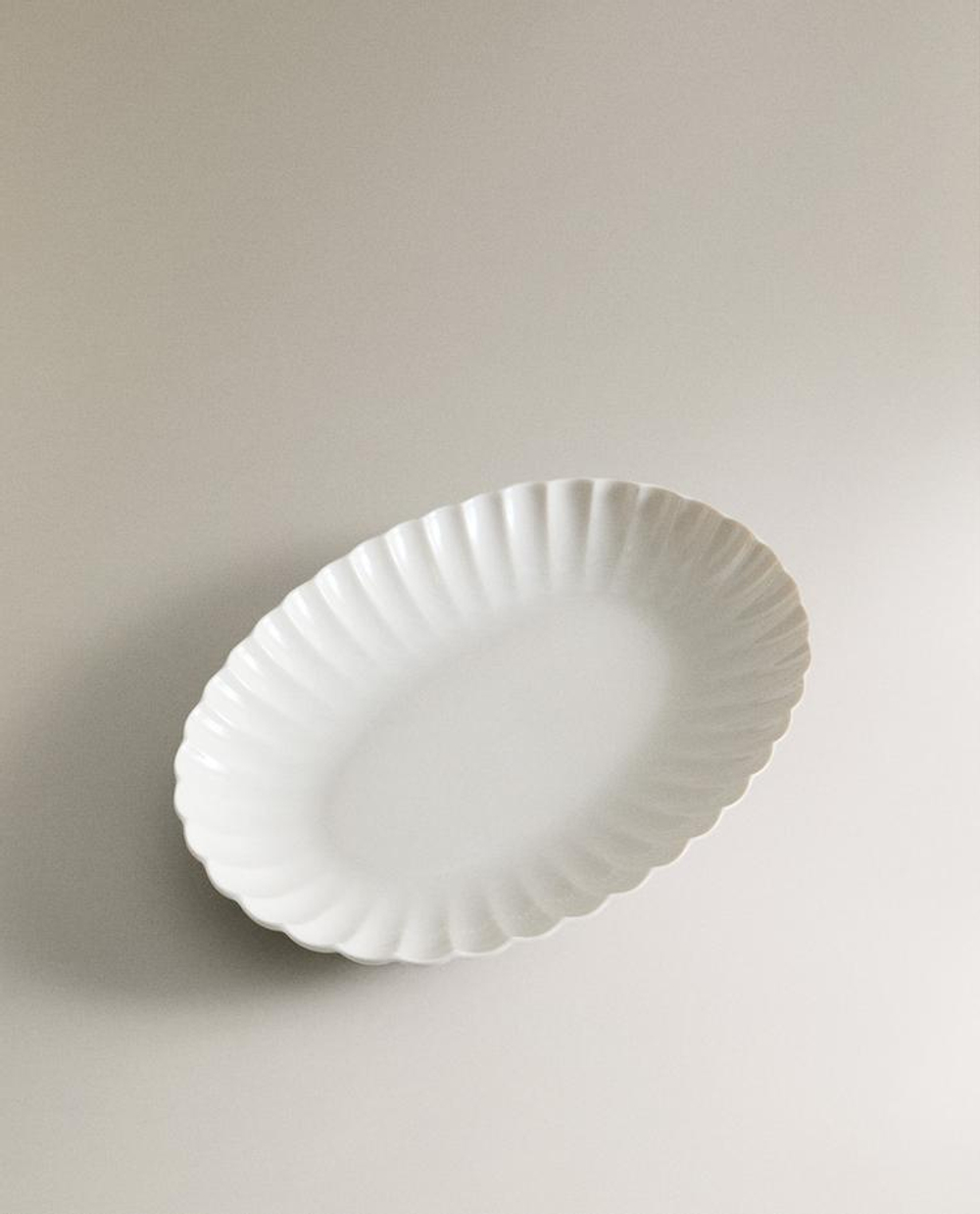 ZARA HOME БЛЮДО ИЗ ФАРФОРА С ВОЛНИСТОЙ КРОМКОЙ, БЕЛЫЙ