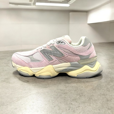 New Balance 9060 • Light Pink