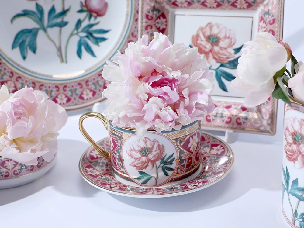 Чашка с блюдцем 250 мл в подарочной упаковке форма Соло, рисунок Дивный Пион, арт. 81.32658.00.1