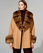 Укороченное кашемировое пальто с меховой отделкой