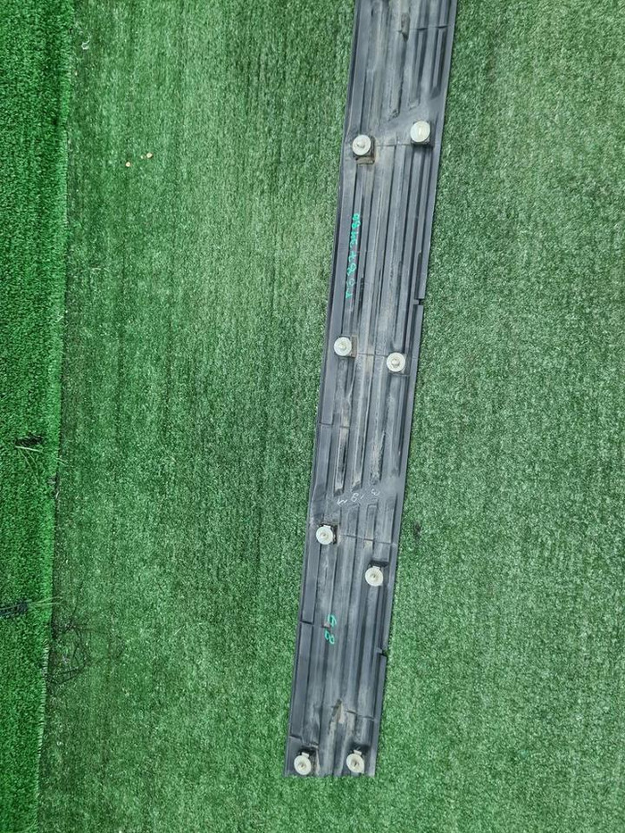 Накладка порога правая Lexus LX 3 (2007-2023)