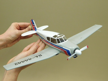 Модель Як-18Т УВАУГА (масштаб 1:30)