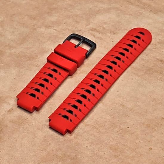 Ремешок для Garmin Forerunner 735XT / 220 / 230 / 235 / 620 / 630 силиконовый двухцветный (Красный / Черный)