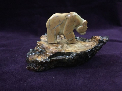 " Медведь на скале"