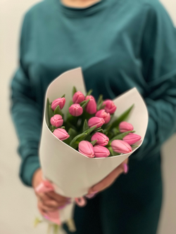 15 розовых тюльпанов