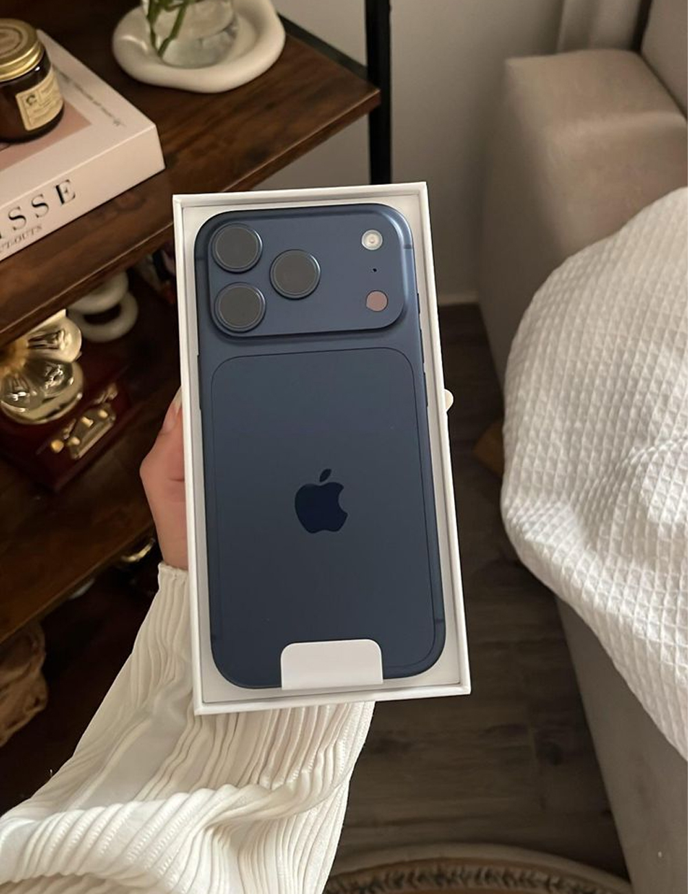 Apple iPhone 17 Pro Max "Deep Blue"