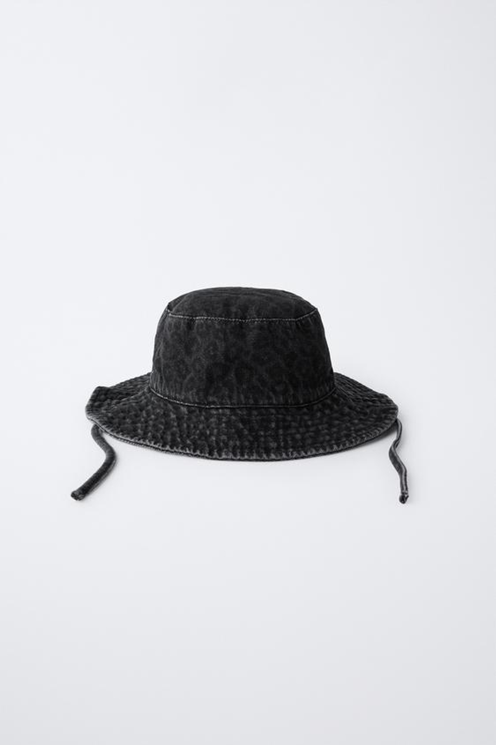 ZARA ДЖИНСОВАЯ ПАНАМА С АНИМАЛИСТИЧЕСКИМ ПРИНТОМ, ЧЕРНЫЙ