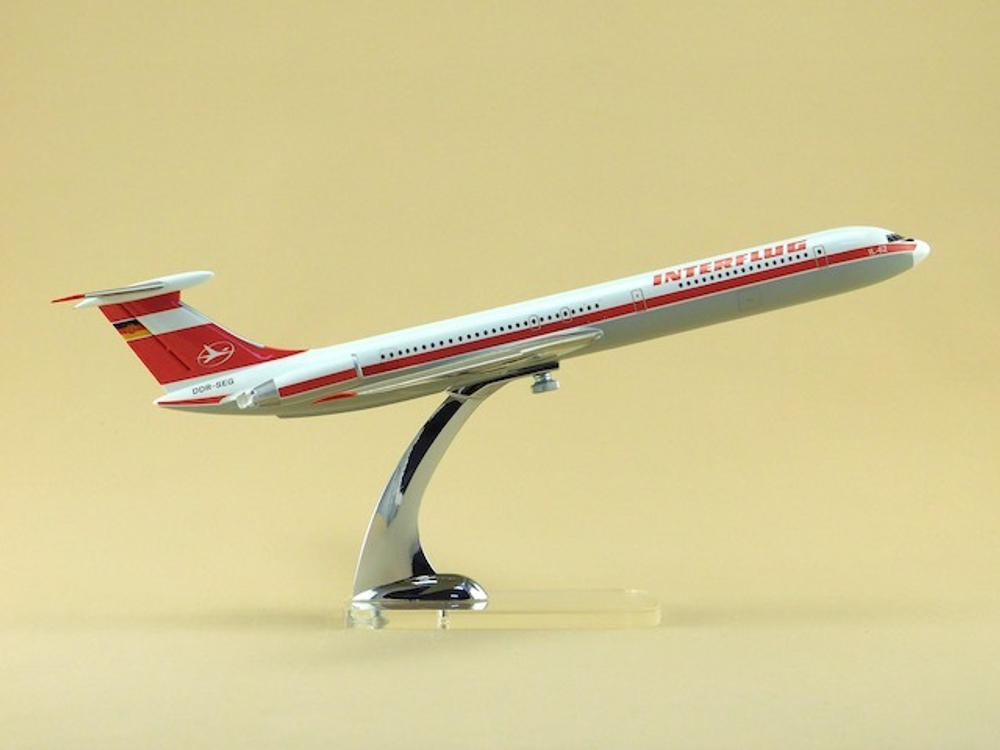 Модель самолета Ил-62М (М1:100, INTERFLUG)