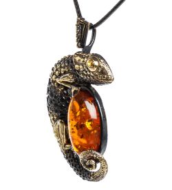 AM-1223 Подвеска «Хамелеон» (латунь, янтарь)
