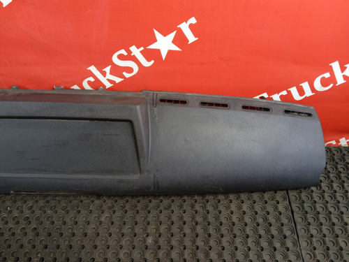 Передняя панель салона