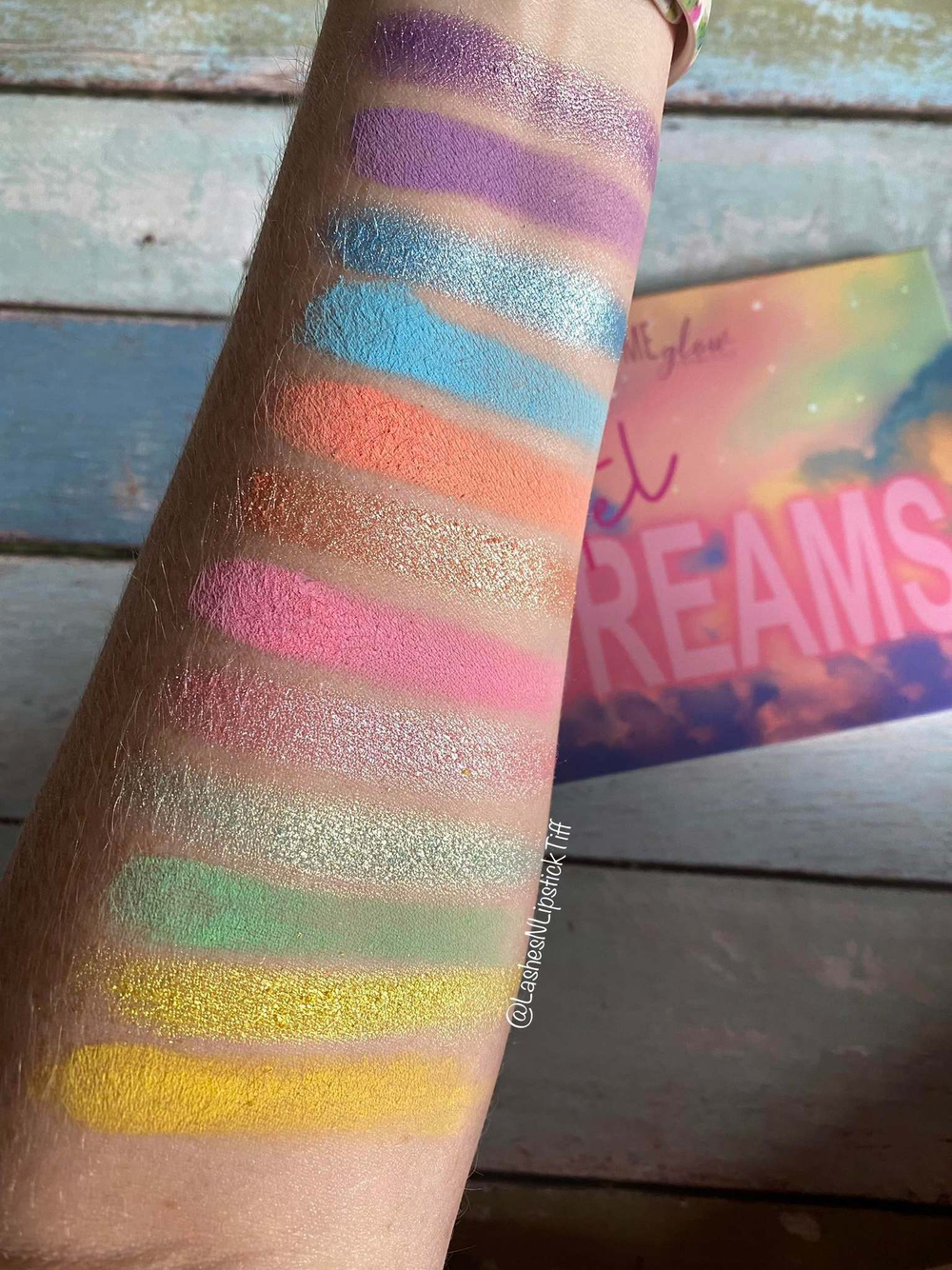 Give Me Glow Pastel Dreams palette