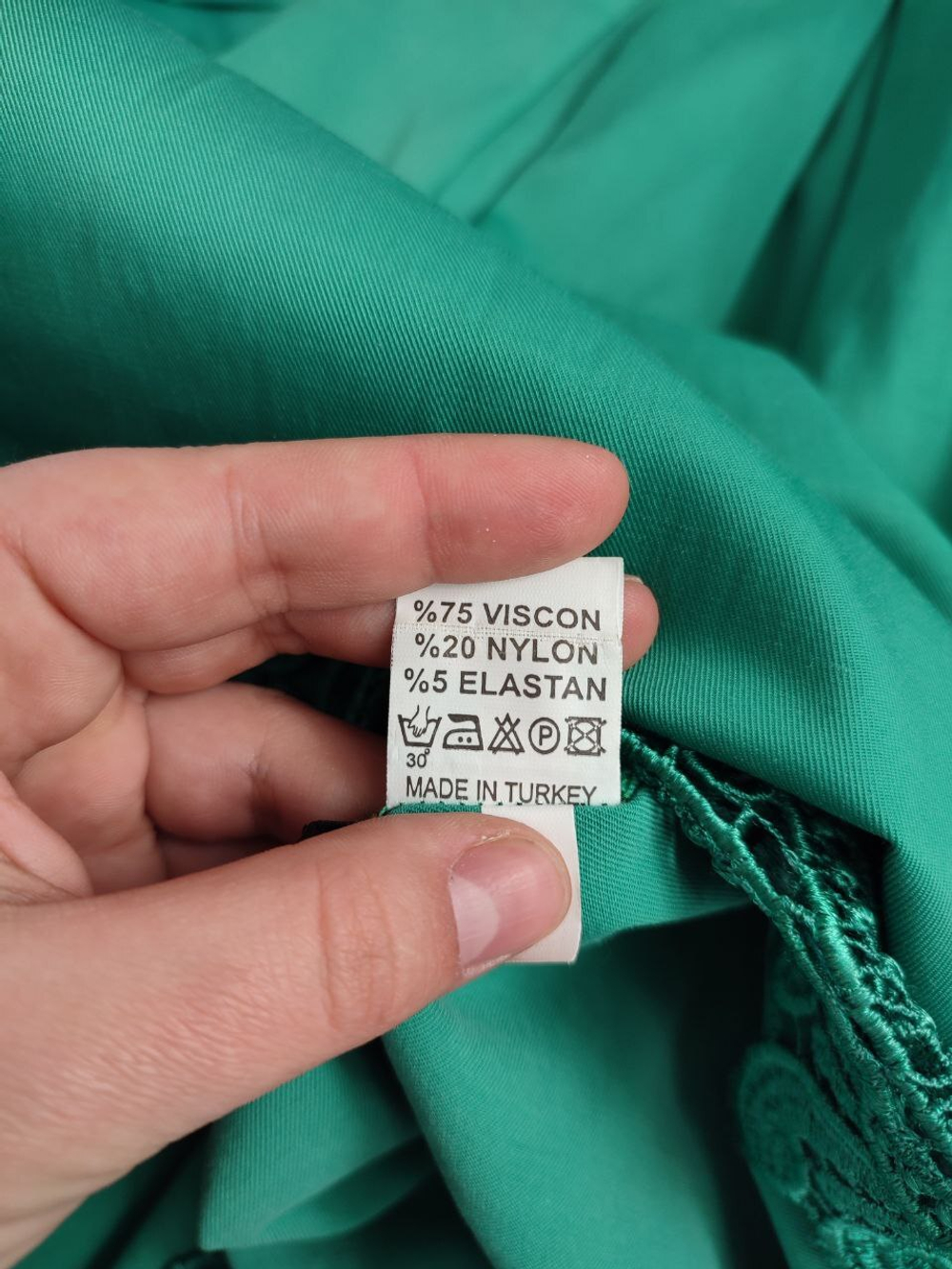 Платье зеленое с кружевом 40 размер