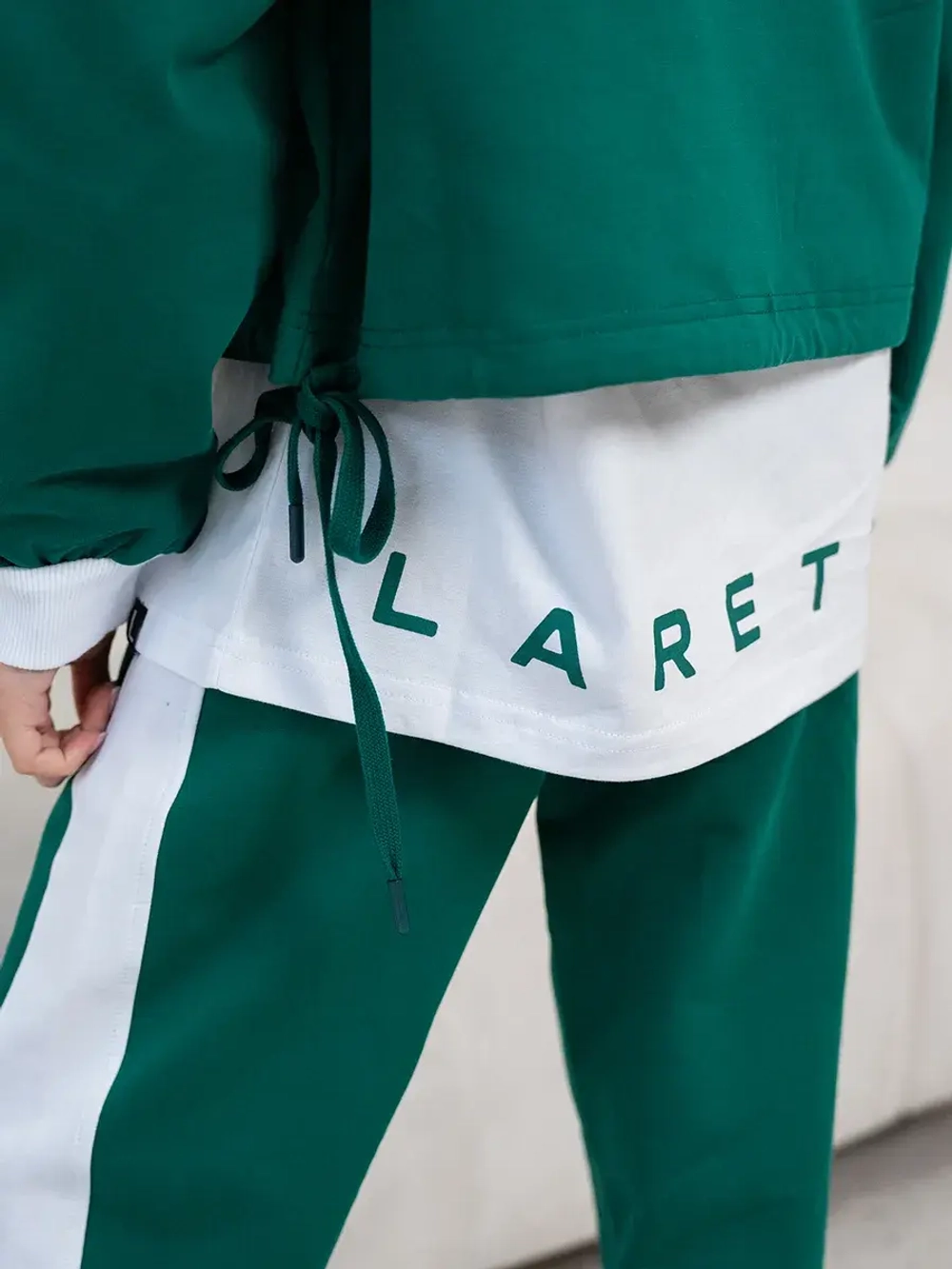 Спортивный костюм для девочки в школу