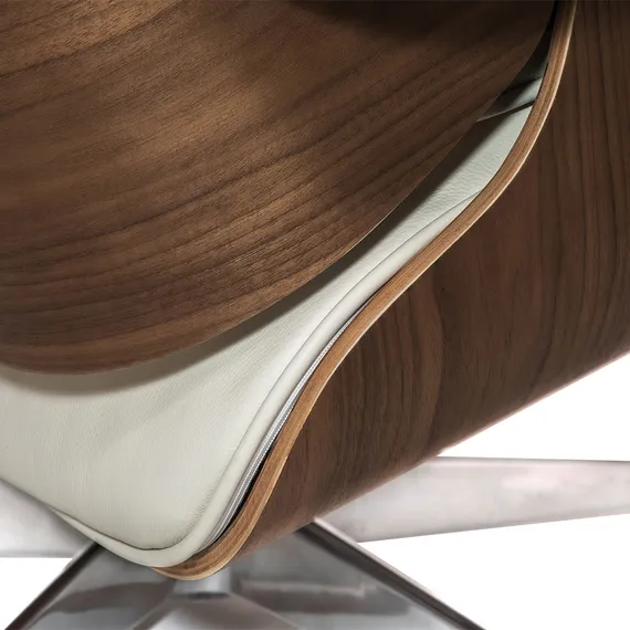 Кресло с оттоманкой Eames Lounge, Premium U.S. version, кремовая кожа, орех