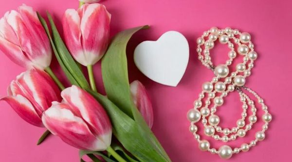 С 8 Марта: почему женщинам за рулем нужен транспондер и где его купить в подарок