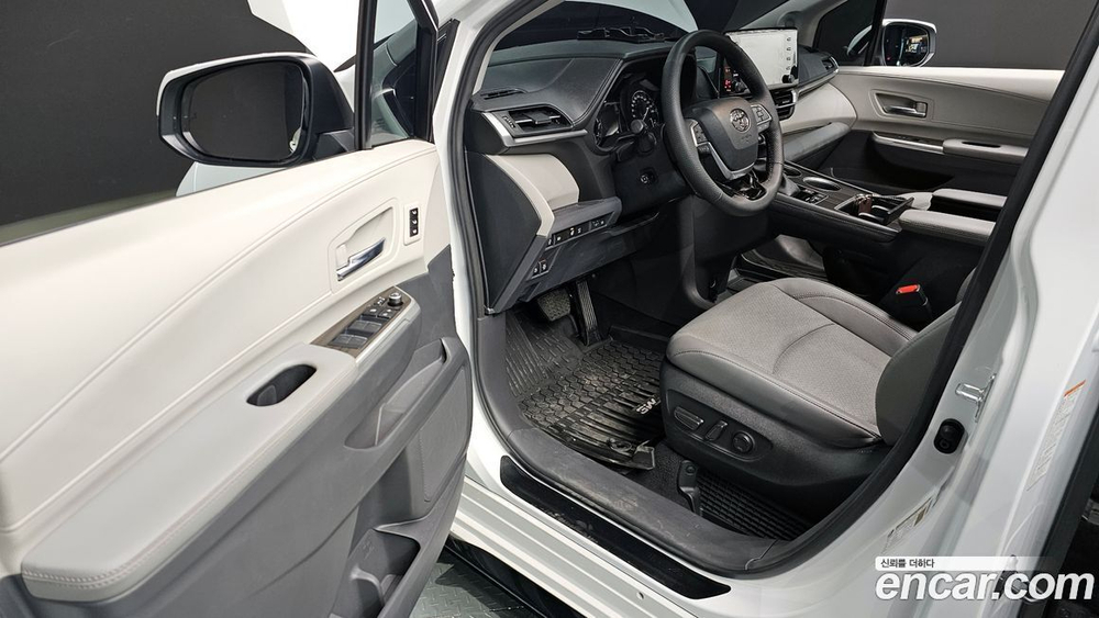 Toyota Sienna 4 Generation 2.5 Hybrid AWD (05.2023)