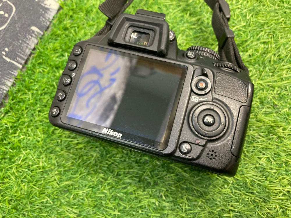 Nikon D3100 11.000 кадров