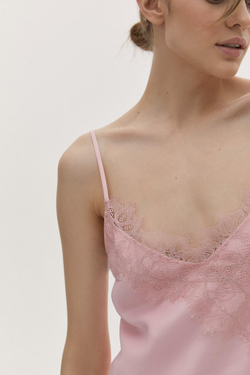 Соблазнительная сорочка, шелковая сорочка, ночная сорочка, женская сорочка, сорочка на бретельках, короткая сорочка, легкая сорочка, стильная сорочка, сорочка для сна, комфортная сорочка, мягкая сорочка, сорочка из шелка, сорочка для дома, сорочка для отдыха, изящная сорочка, шелковый комплект, домашняя сорочка, сорочка на тонких бретелях, модная сорочка, сорочка для комфорта, домашняя сорочка, домашнее платье, женское платье, бельевой стиль, пижамный стиль, шелковое платье, легкое платье, струящееся платье, комфортное платье, стильное платье, платье для дома, соблазнительное платье, мягкое платье, платье для отдыха, платье на бретельках, вечернее платье, изящное платье, платье на лето, платье из шелка, модное платье, платье для сна, платье на тонких бретелях, женская домашняя одежда, соблазнительная домашняя одежда, домашняя одежда из шелка, розовая сорочка, розовое домашнее платье, розовое платье, розовое платье на бретельках.