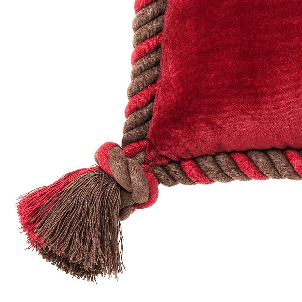 Набор красных подушек