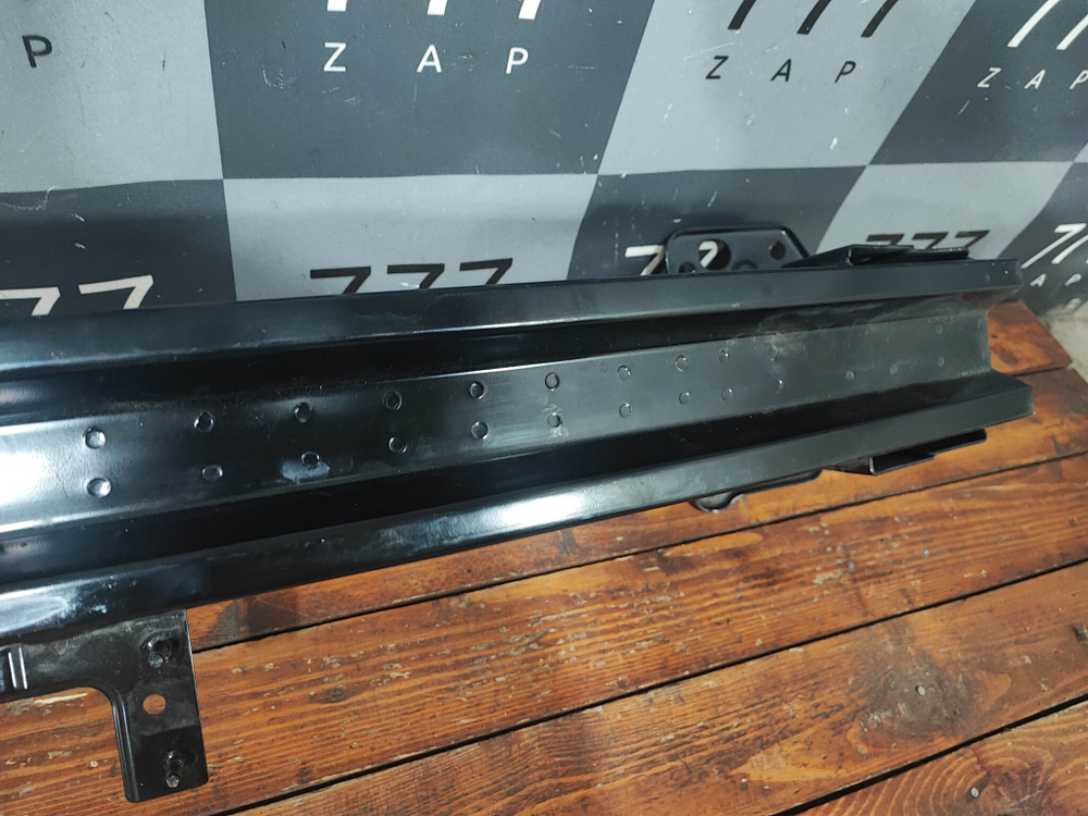 Усилитель переднего бампера Hyundai Staria (US4) 21-нв Б/У Оригинал 64900CG000