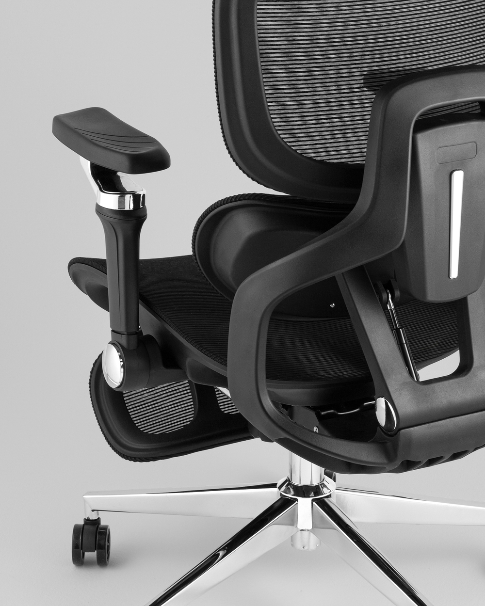Кресло офисное TopChairs Prodigy с оттоманкой черный