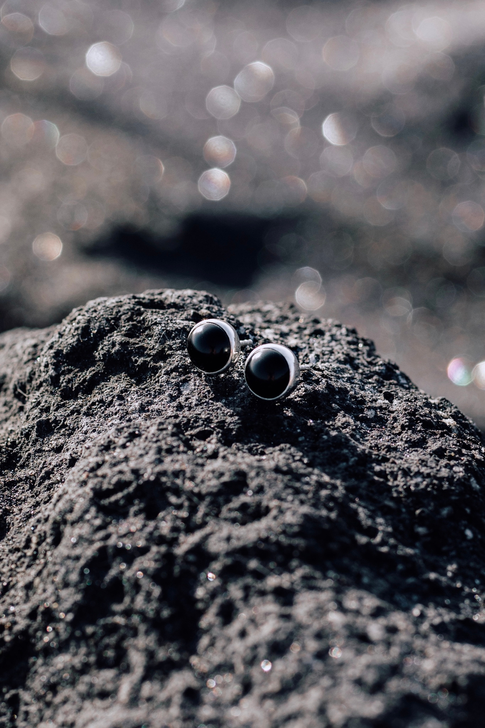 Серьги-пусеты с черным агатом