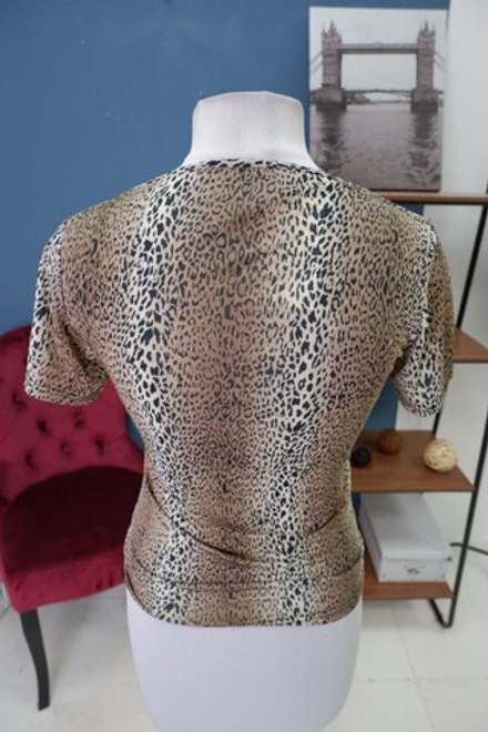 Футболка с анималистичным принтом 44 размер